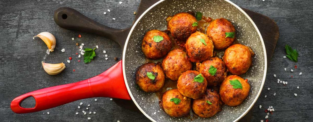 meatballs-in-tomato-sauce-at-dark-table-2023-11-27-05-03-09-utc