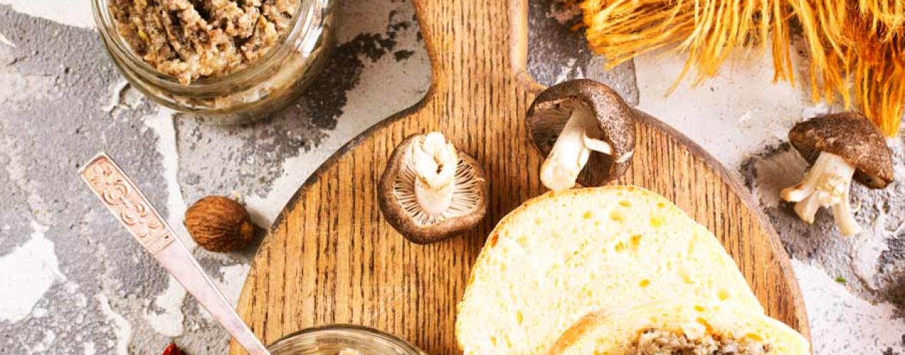 rustic-toast-bread-with-garlic-mushrooms-and-herb-2024-09-18-02-03-54-utc